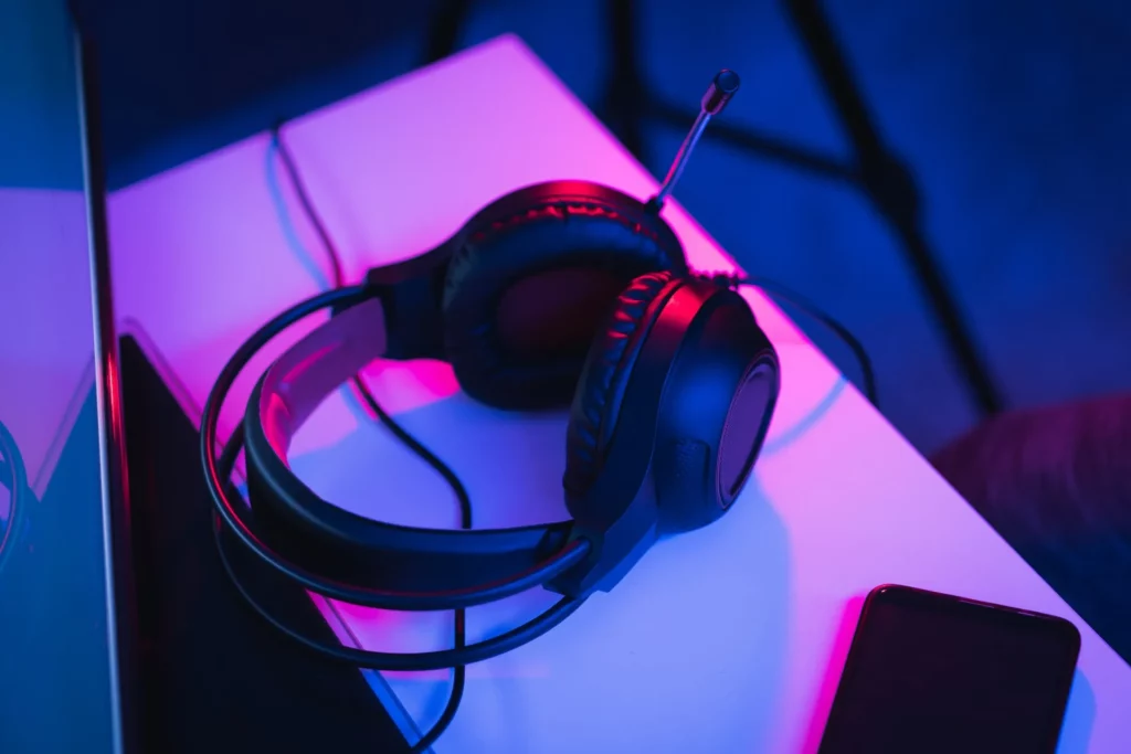 Wired vs wireless gaming headset: which should you get?