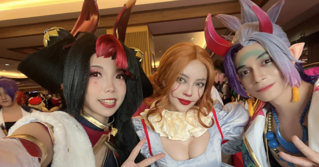 Offering you cosplay services can also help you make money cosplaying