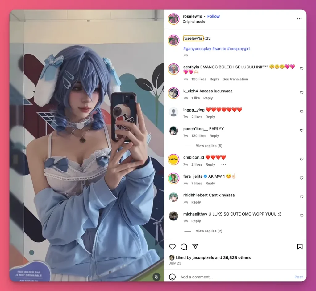 Cosplayer viral Rosie dengan salah satu karakter cute